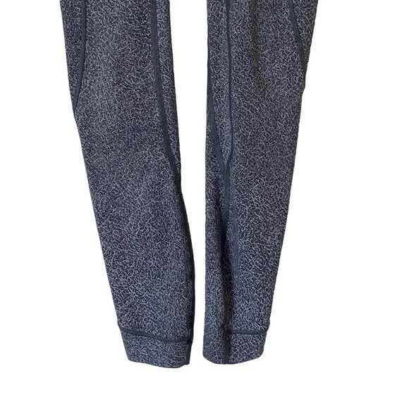 Lululemon Run The Day 7/8 Tight 25 Legging in Fractal Dark Starlight Black
